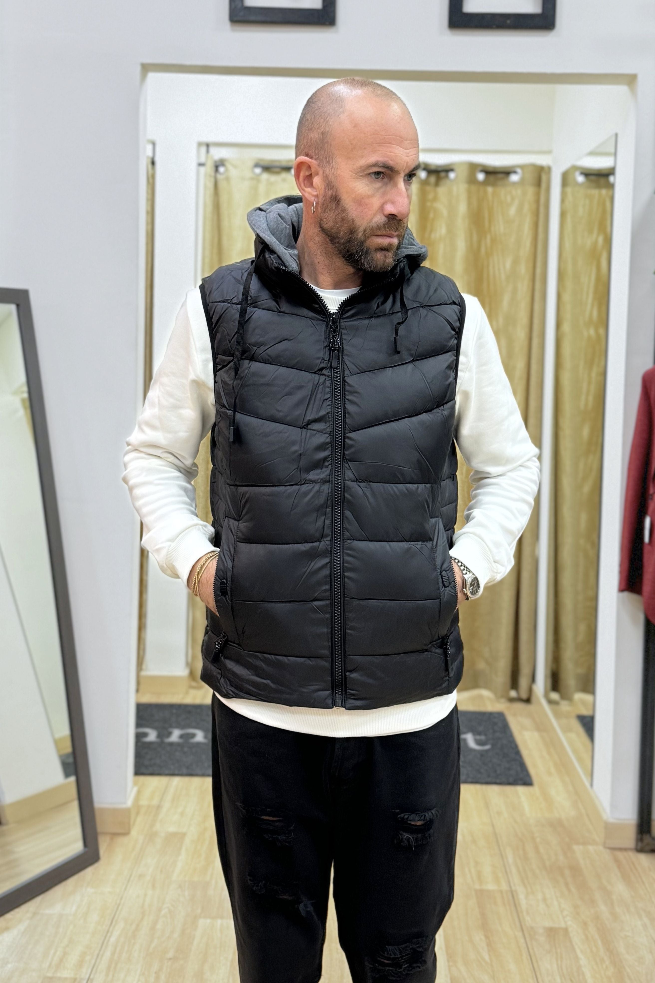 Gilet con cappuccio Nero