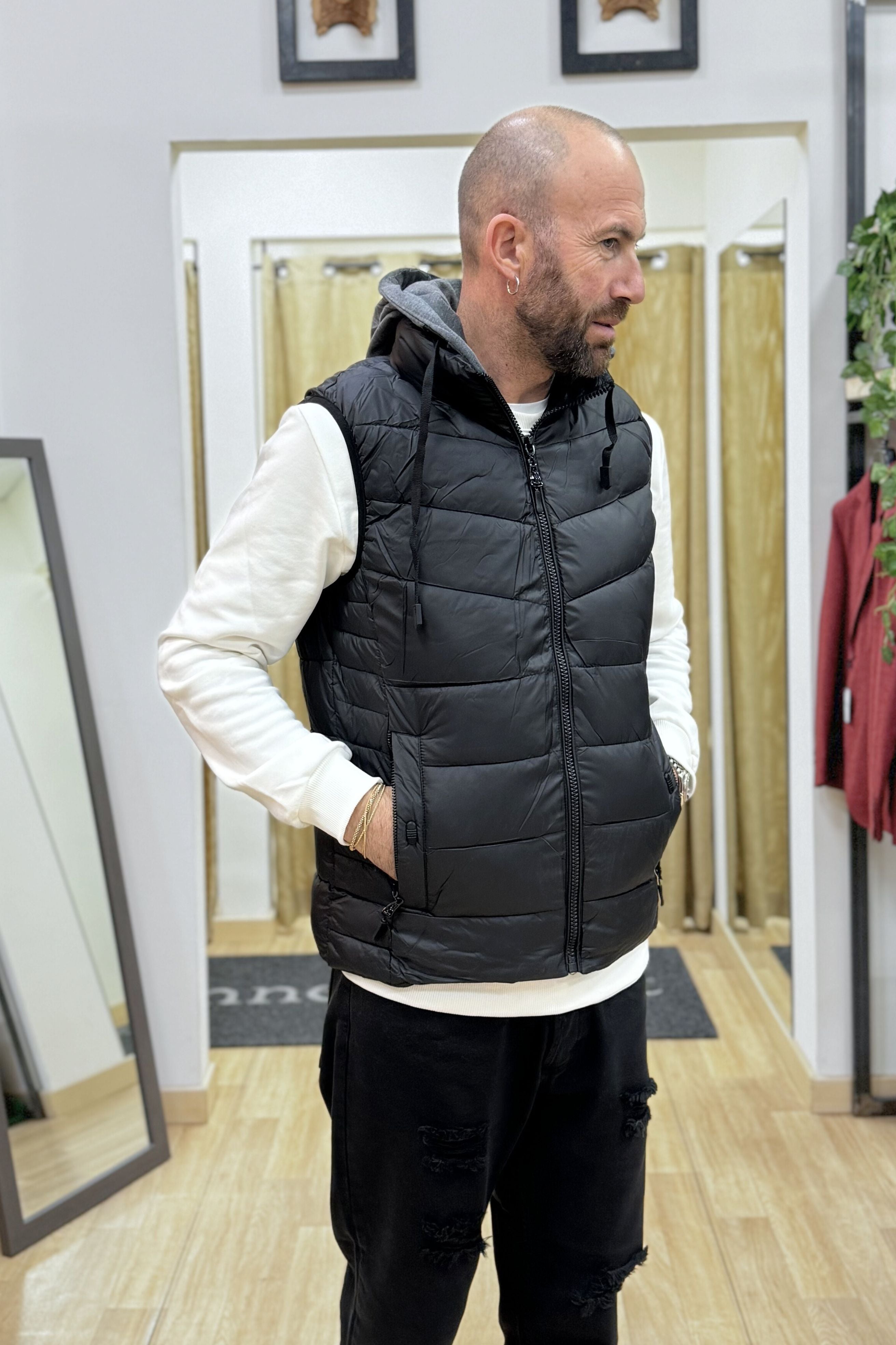 Gilet con cappuccio Nero