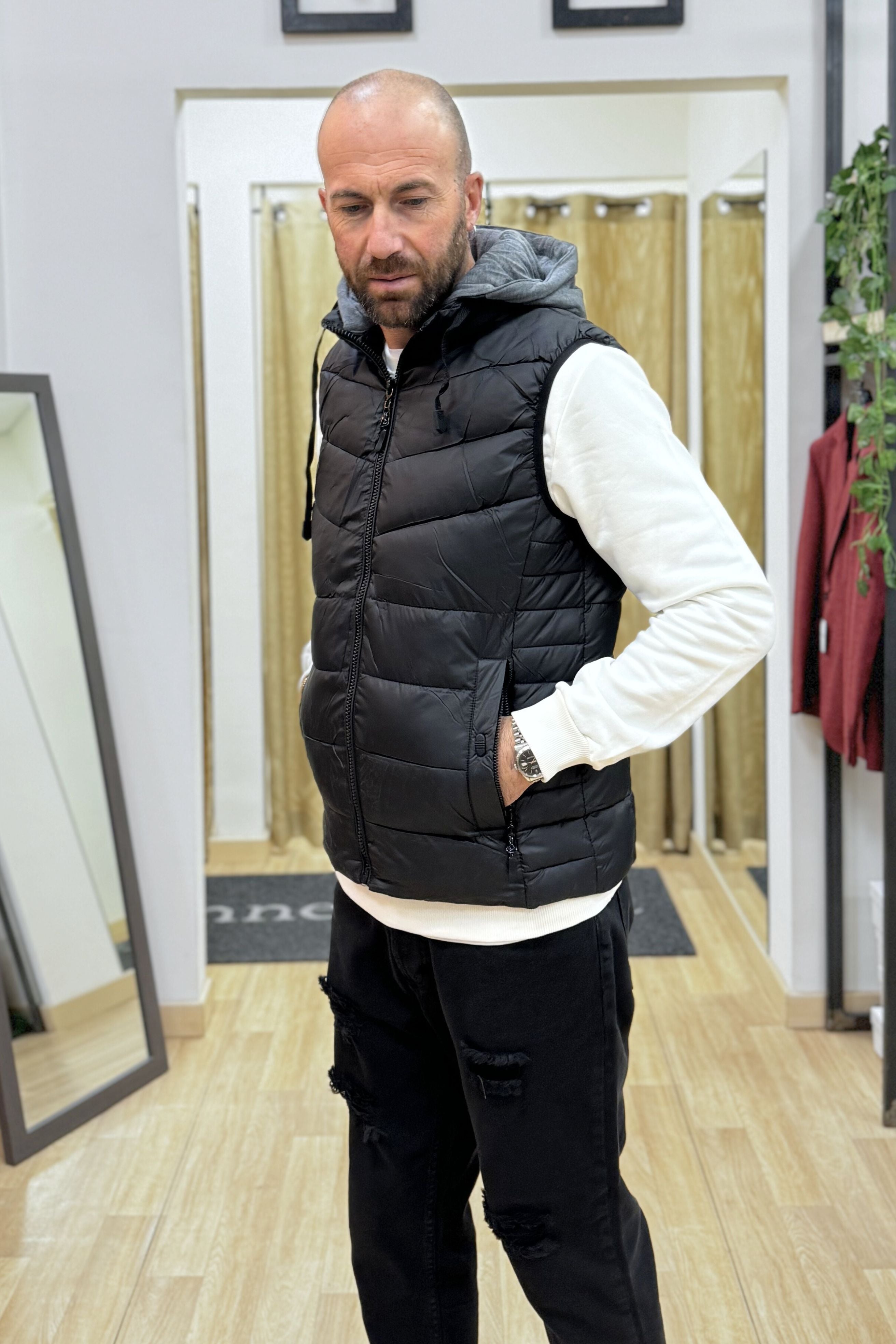 Gilet con cappuccio Nero