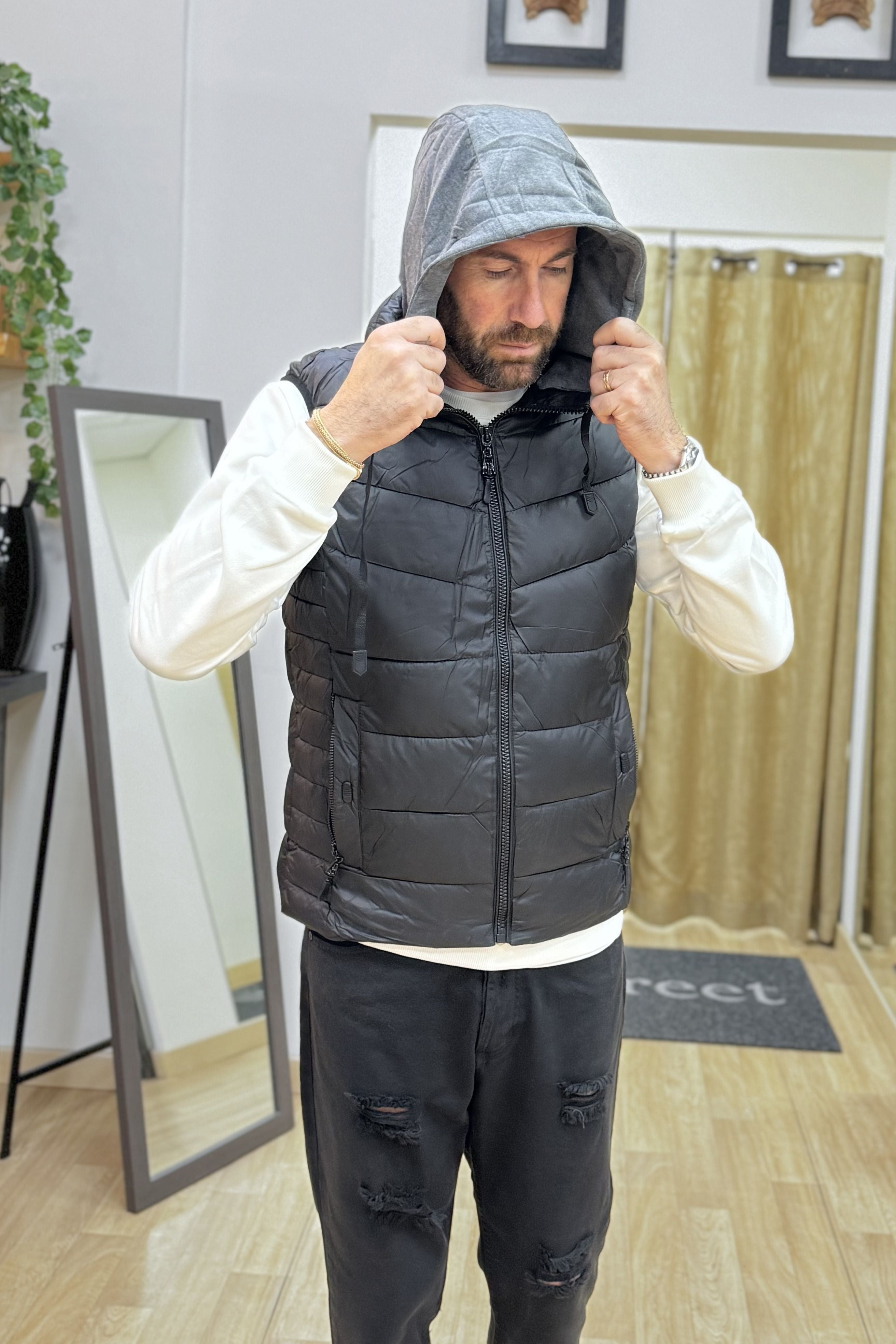 Gilet con cappuccio Nero