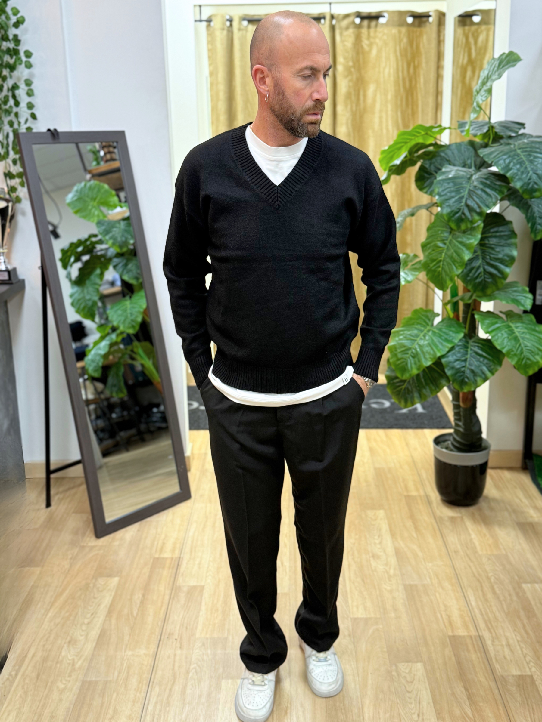 Maglia Scollo V Nero