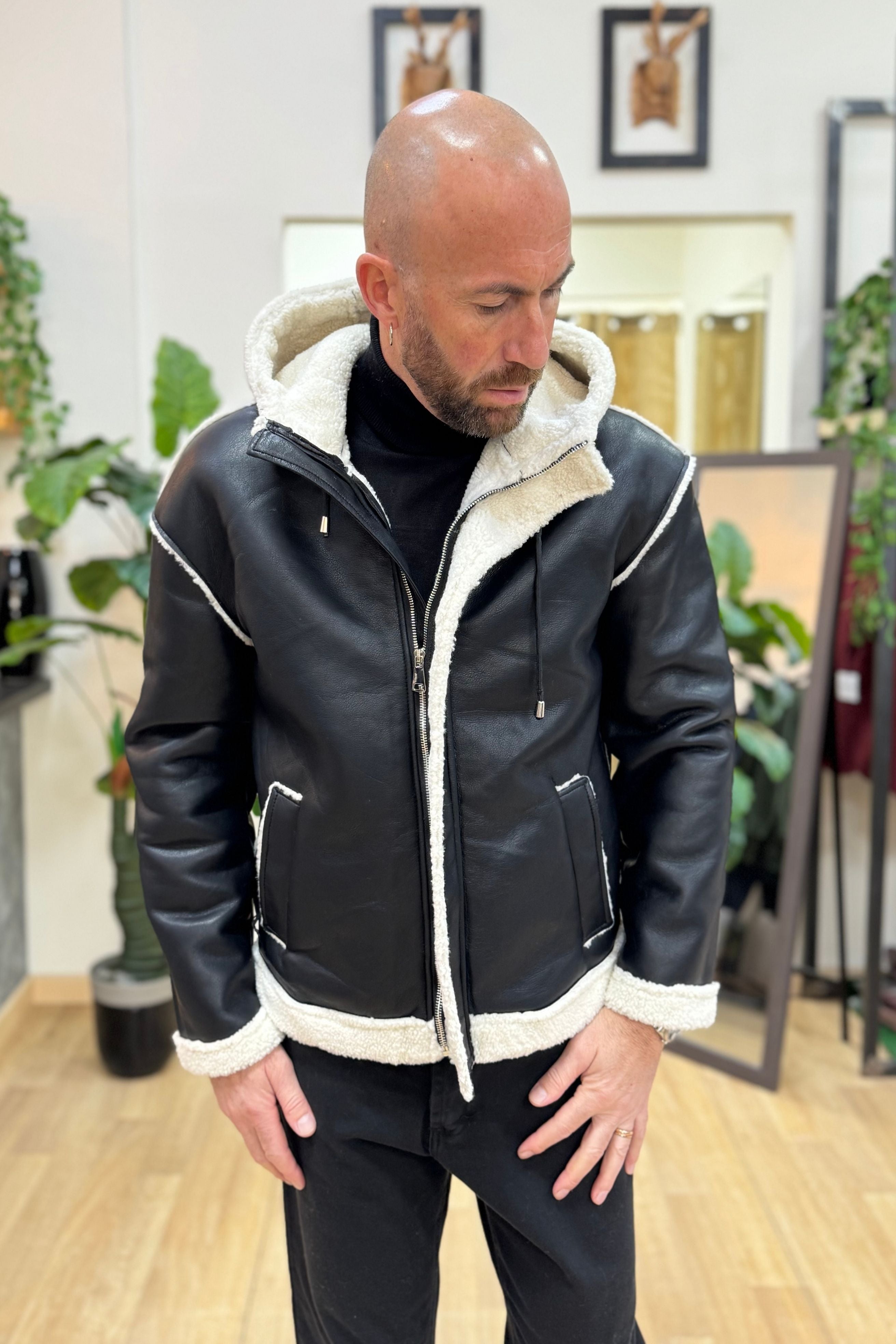 Montoncino Con Cappuccio Nero